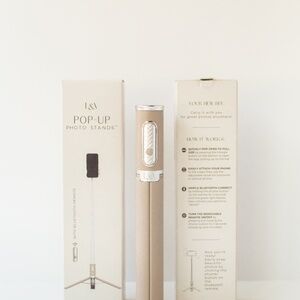 L&A Pop Up Photo Stand